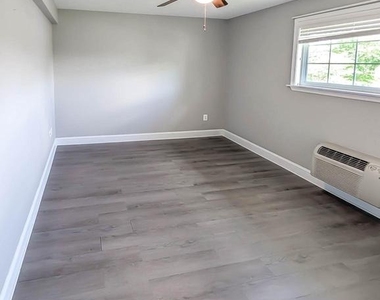 610 Main Street - Photo Thumbnail 19
