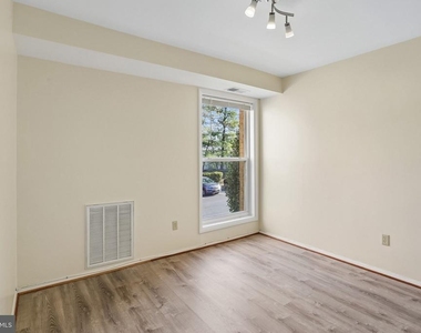 11925 Parklawn Drive - Photo Thumbnail 16