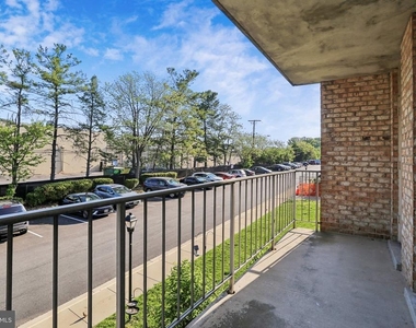 11925 Parklawn Drive - Photo Thumbnail 7