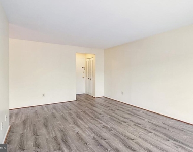 11925 Parklawn Drive - Photo Thumbnail 13