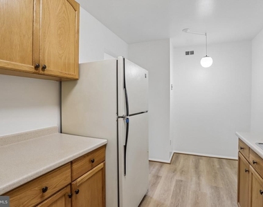 11925 Parklawn Drive - Photo Thumbnail 23