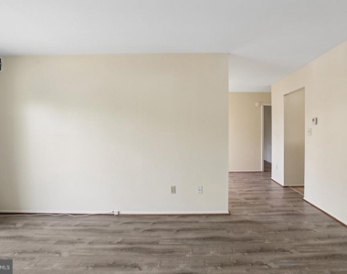 11925 Parklawn Drive - Photo Thumbnail 15