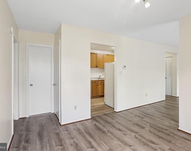 11925 Parklawn Drive - Photo Thumbnail 4