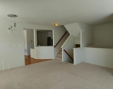 7112 Silverleaf Oak Road - Photo Thumbnail 8