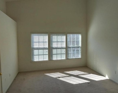 7112 Silverleaf Oak Road - Photo Thumbnail 18