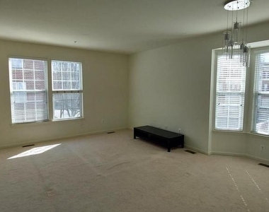 7112 Silverleaf Oak Road - Photo Thumbnail 9