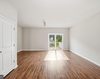 1806 Kellington Court - Photo Thumbnail 12