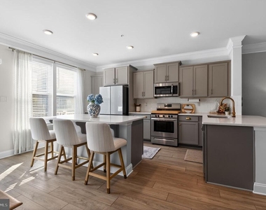 322 Bright Light Court - Photo Thumbnail 15