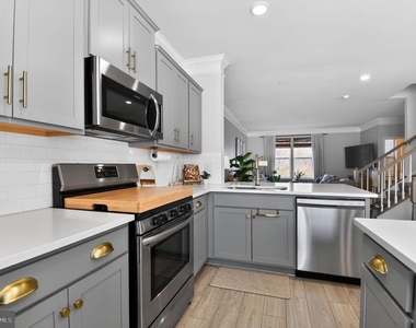 322 Bright Light Court - Photo Thumbnail 19