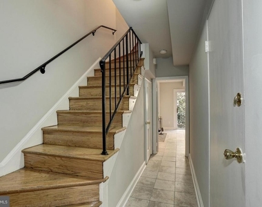 2531 Queen Annes Lane Nw - Photo Thumbnail 3