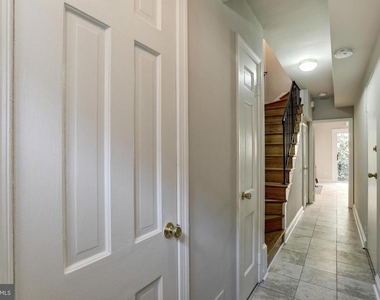 2531 Queen Annes Lane Nw - Photo Thumbnail 2