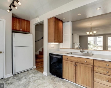 2531 Queen Annes Lane Nw - Photo Thumbnail 11