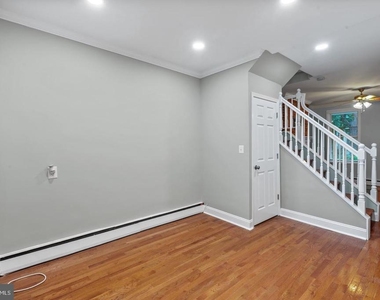 225 14th Place Ne - Photo Thumbnail 5