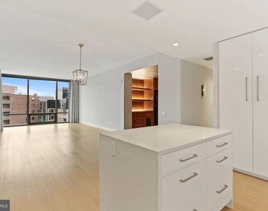 1111 24th Street Nw - Photo Thumbnail 5