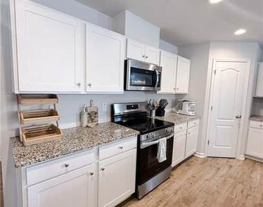 127 Arlington Drive - Photo Thumbnail 7