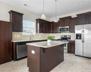 820 Leah Street - Photo Thumbnail 2