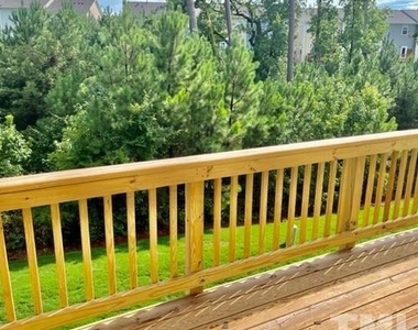 1038 Manorhaven Drive - Photo Thumbnail 15