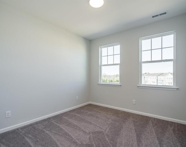 1038 Manorhaven Drive - Photo Thumbnail 10