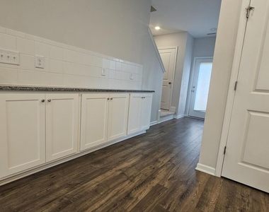 1038 Manorhaven Drive - Photo Thumbnail 18