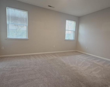 1038 Manorhaven Drive - Photo Thumbnail 11