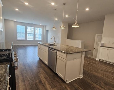 1038 Manorhaven Drive - Photo Thumbnail 2