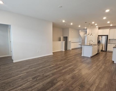 1038 Manorhaven Drive - Photo Thumbnail 17
