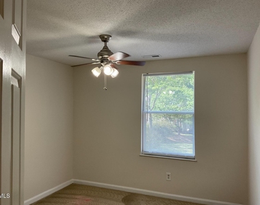 101 Luxon Place - Photo Thumbnail 23