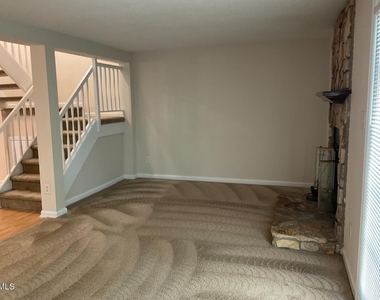 101 Luxon Place - Photo Thumbnail 5