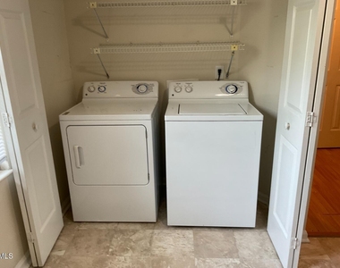 101 Luxon Place - Photo Thumbnail 11