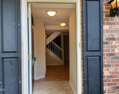 101 Luxon Place - Photo Thumbnail 30
