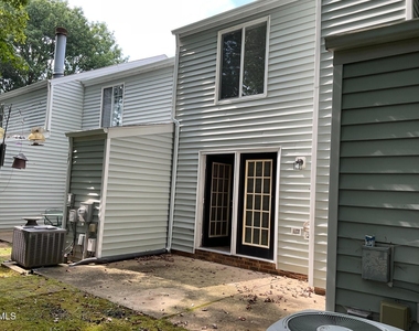 101 Luxon Place - Photo Thumbnail 32
