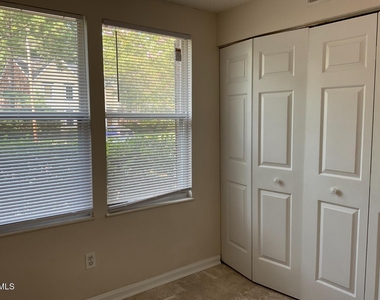 101 Luxon Place - Photo Thumbnail 10
