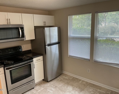 101 Luxon Place - Photo Thumbnail 8