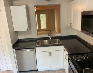 101 Luxon Place - Photo Thumbnail 9