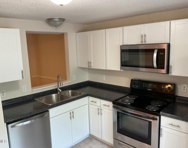 101 Luxon Place - Photo Thumbnail 7