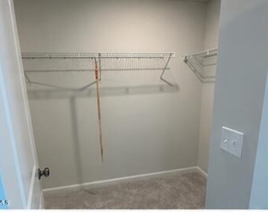 243 Paramount Drive - Photo Thumbnail 9