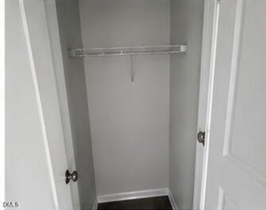 243 Paramount Drive - Photo Thumbnail 6