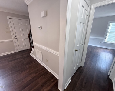 2900 Broadlands Drive - Photo Thumbnail 30