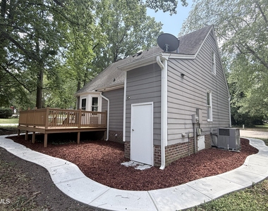 2900 Broadlands Drive - Photo Thumbnail 8