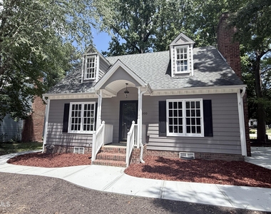 2900 Broadlands Drive - Photo Thumbnail 2