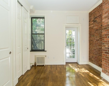 Mott Street - Photo Thumbnail 2