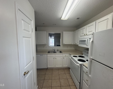 2411 Vancastle Way - Photo Thumbnail 5