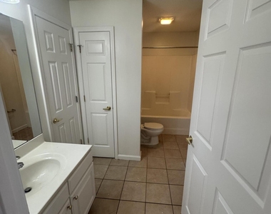 2411 Vancastle Way - Photo Thumbnail 8
