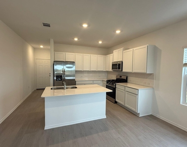 109 Imola St - Photo Thumbnail 18