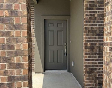 109 Imola St - Photo Thumbnail 3