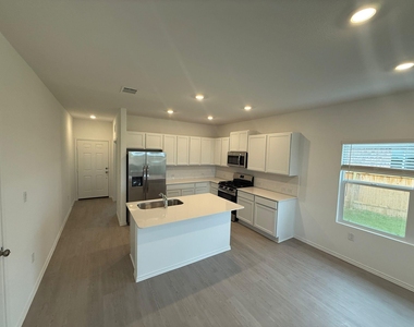 109 Imola St - Photo Thumbnail 13