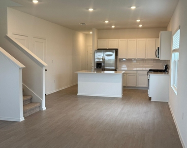 109 Imola St - Photo Thumbnail 15
