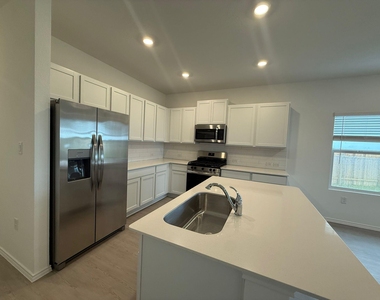 109 Imola St - Photo Thumbnail 10