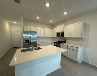 109 Imola St - Photo Thumbnail 11