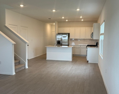 109 Imola St - Photo Thumbnail 14